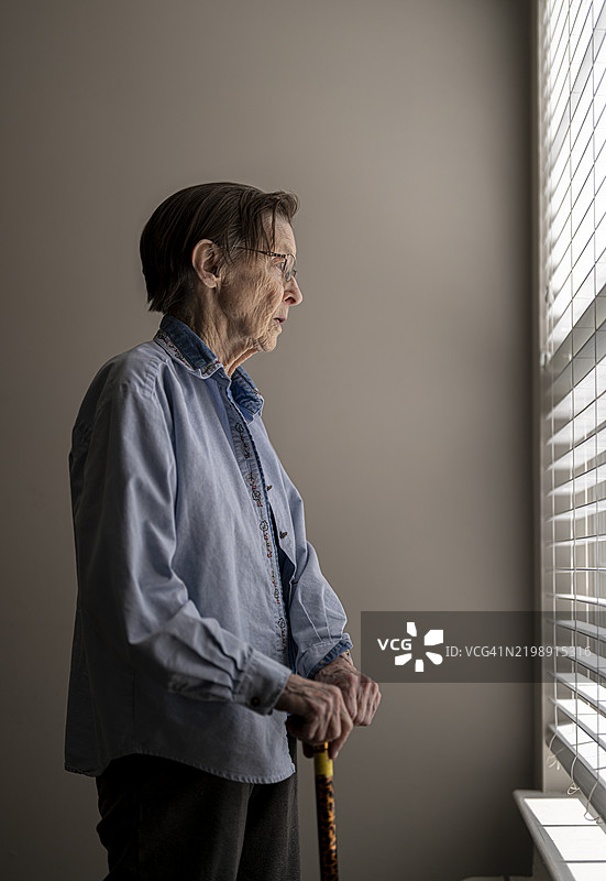 90岁以上的女性在记忆护理中心图片素材