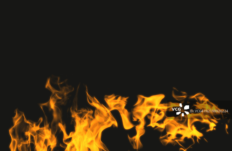 黑色背景上的火焰特写图片素材