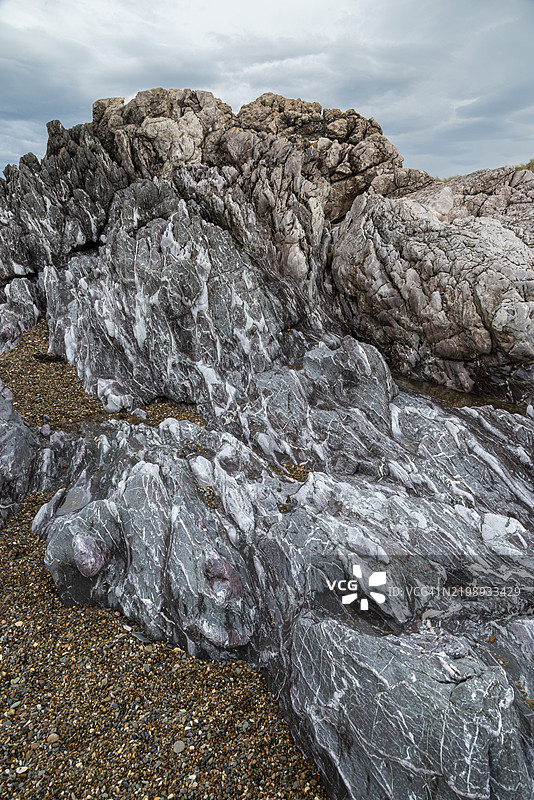 威尔士北部安格尔西岛兰德温岛的地质特征图片素材