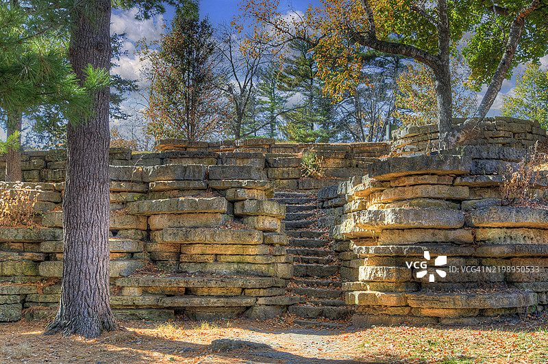 岩石花园中的石阶图片素材