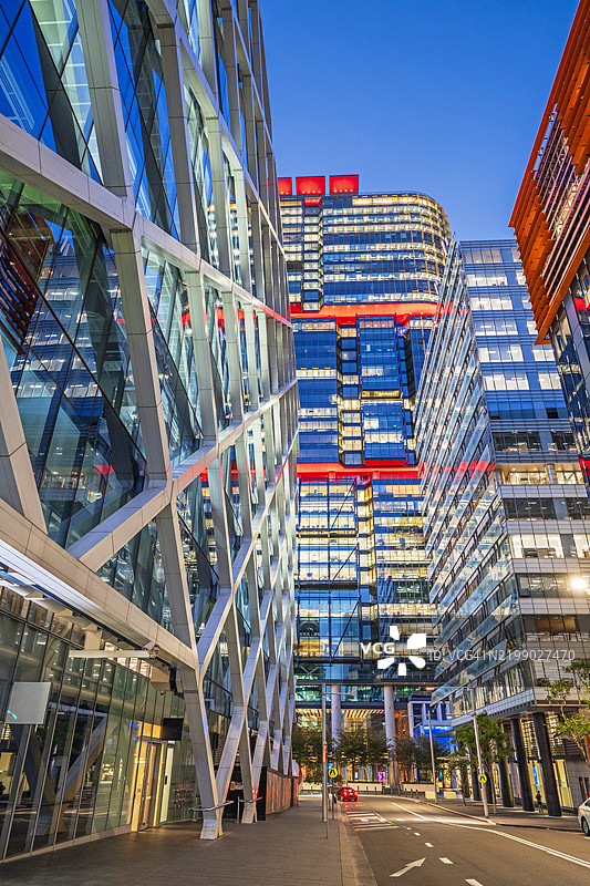 悉尼金融区夜晚的街灯图片素材