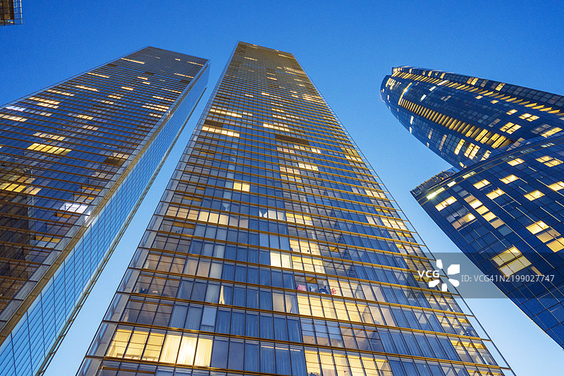 悉尼夜晚的新公寓酒店摩天大楼图片素材