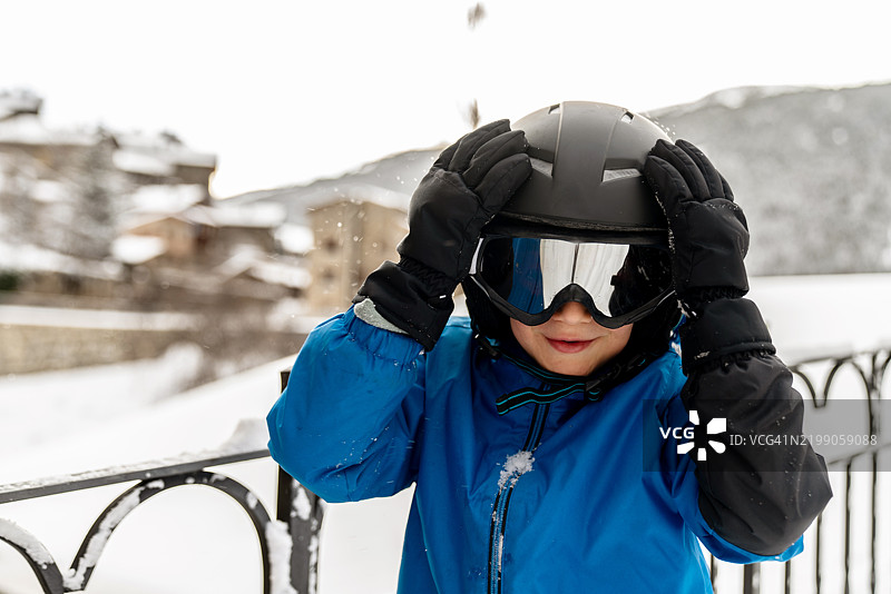 孩子们在玩雪图片素材