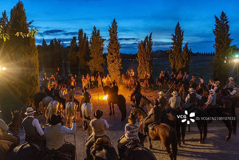 意大利，托斯卡纳圣加尔加诺修道院的迁徙通道。图片素材