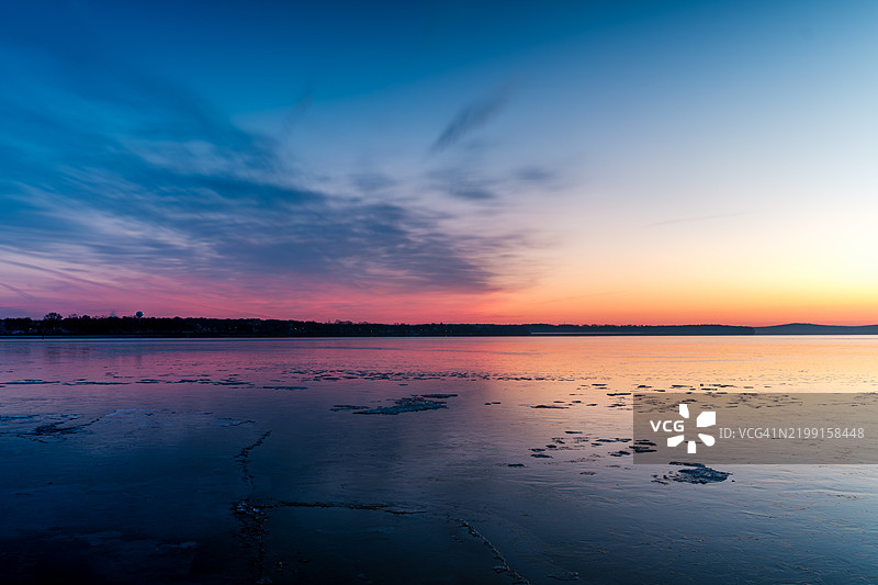 日落时分，海面与天空的美丽景色，哈弗德格雷斯，马里兰州，美国图片素材