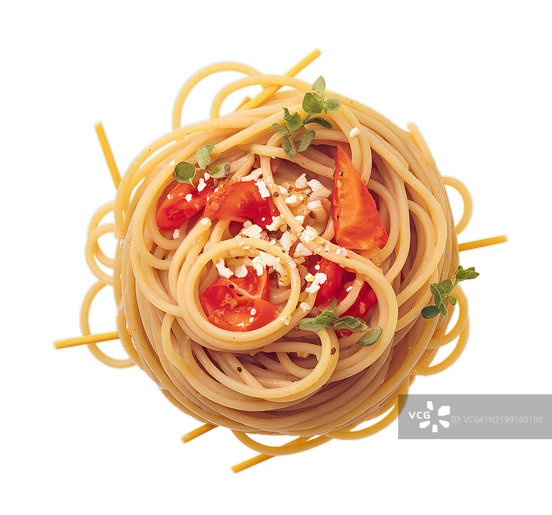 白色背景下碗中的意大利面特写图片素材