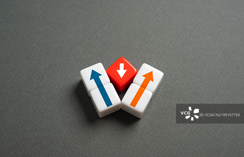 分裂与分歧 意识形态冲突 竞争以提高工作效率 分割、拆分 不团结与对抗 反对 缺乏共识图片素材