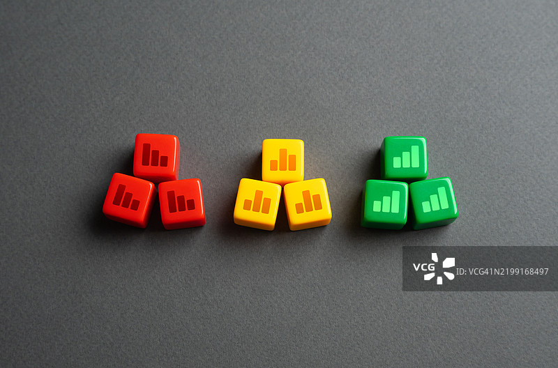 坏、中性和好的经济指标 各种商业案例的概念 成功和失败的例子 商业模型 红色、黄色和绿色的方块与图表图片素材