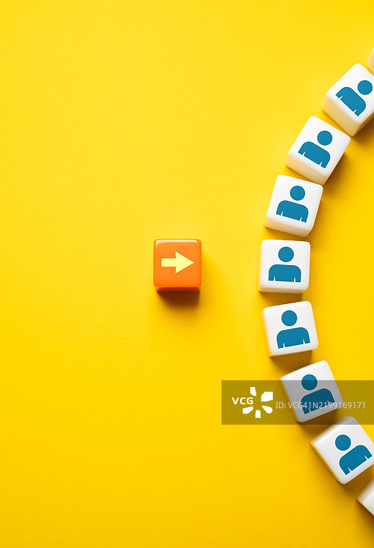 通过竞争选择候选人或颁发奖项的轮盘招聘 劳动力市场图片素材