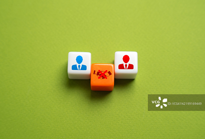 交易或协议的破裂 谈判失败 协议的违反打破整个合同链 误沟通、不切实际的市场条件、不可预见的事件图片素材