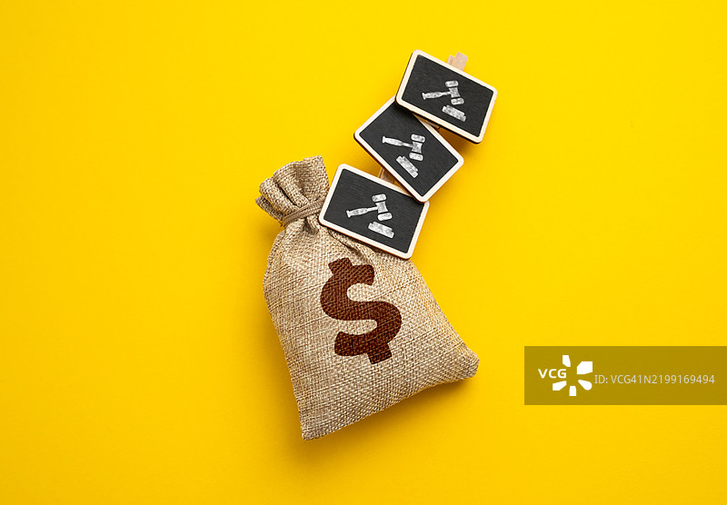 法院裁决下的资产查封与冻结 执行判决的费用 败诉 诉讼费用 律师服务图片素材