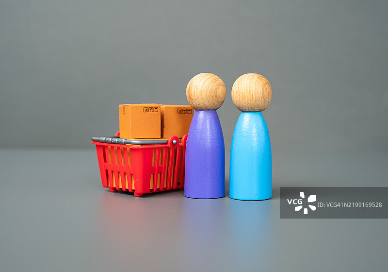 购物者和装有商品的购物篮 买家和消费者 消费者篮子的成本，生存最低限 Retail outlets and coverage 广告和品牌图片素材