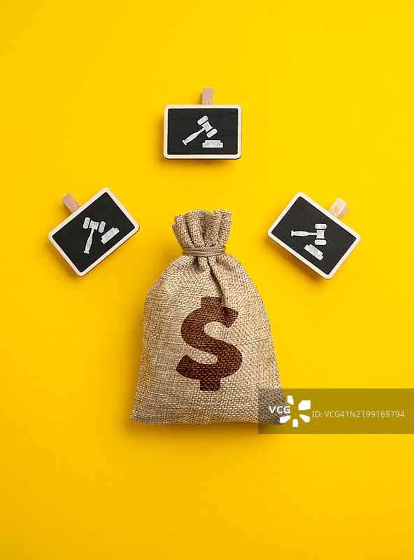 法律扣押资本的威胁 索赔和费用 律师服务 输掉诉讼 法院裁决冻结资产图片素材