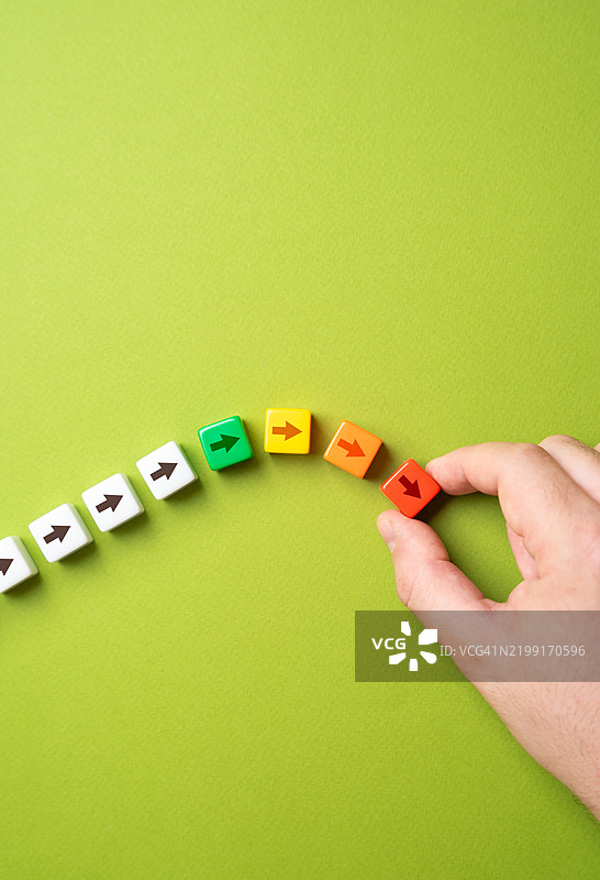 停止增长和强制抑制以实现经济衰退，经济降温，停止增长趋势，防止停滞和衰退。图片素材