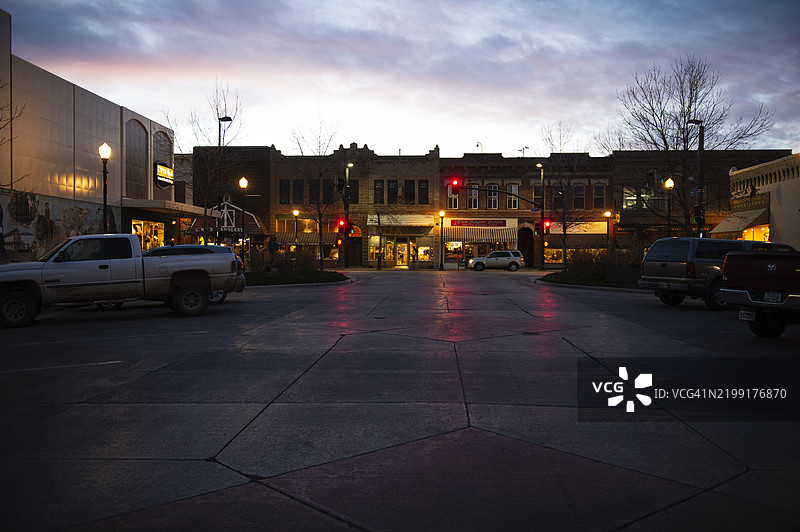 谢里丹市中心的商业街夜景图片素材