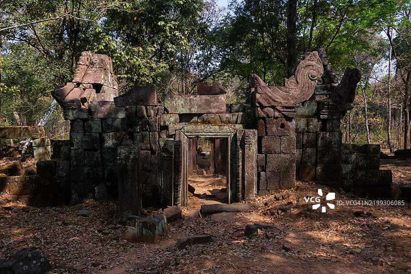 在柬埔寨北部联合国教科文组织列入世界遗产的高克遗址，克拉查普寺的玛卡拉雕刻。图片素材