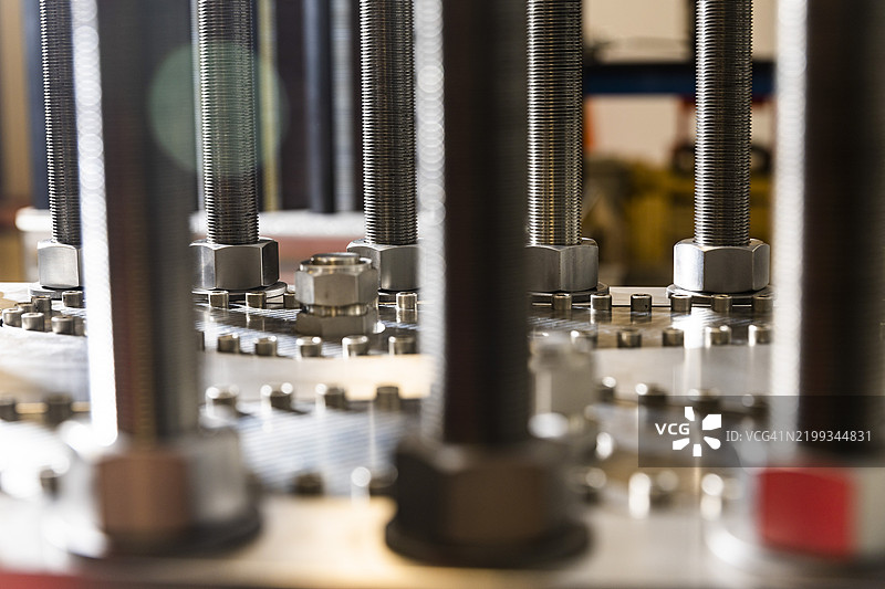 电解槽堆上的螺栓图片素材