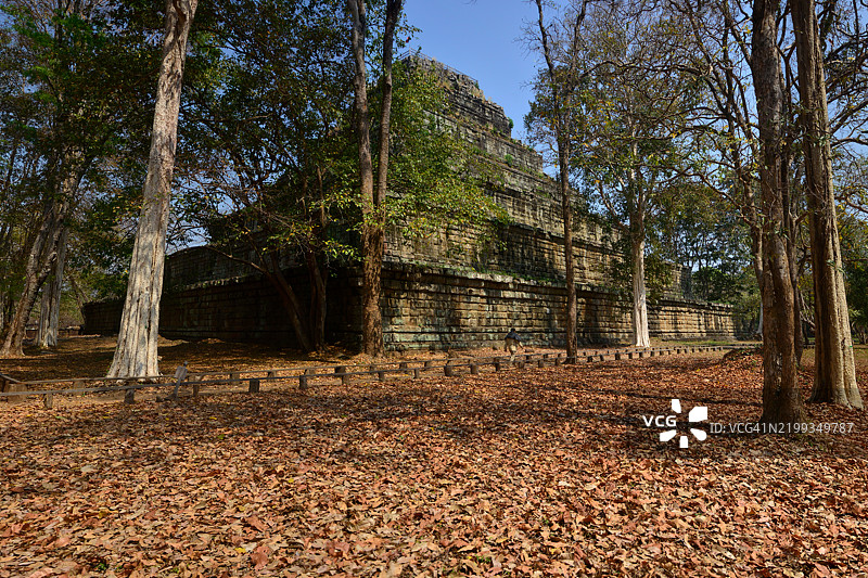 柬埔寨北部的联合国教科文组织世界遗产科克的七层阶梯金字塔普朗的景观。图片素材