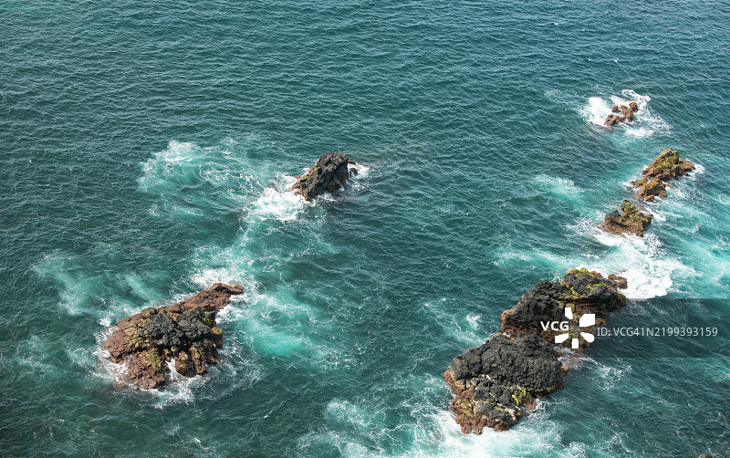 大西洋中亚速尔群岛的海岸海堆鸟瞰图图片素材