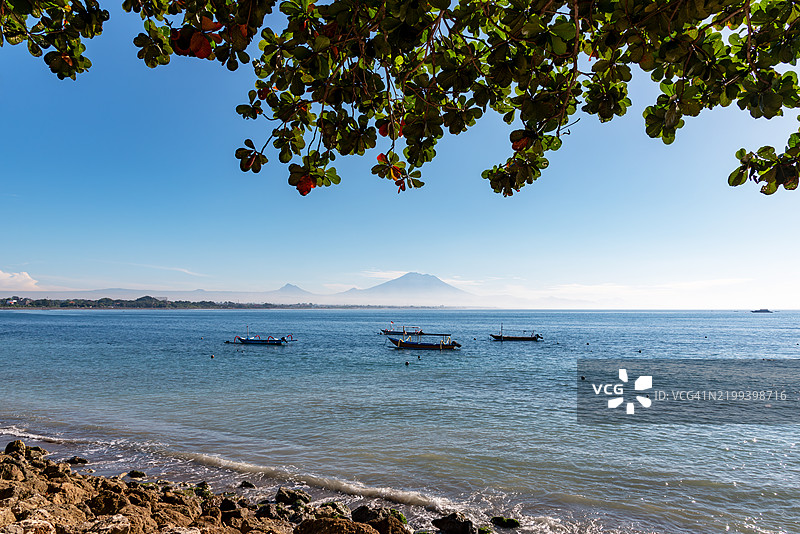 在沙努尔的卡朗海滩的清晨图片素材