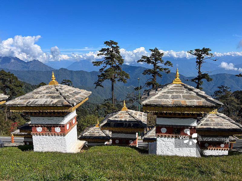 布丹多楚拉山口的德鲁克旺吉尔佛塔特写图片素材