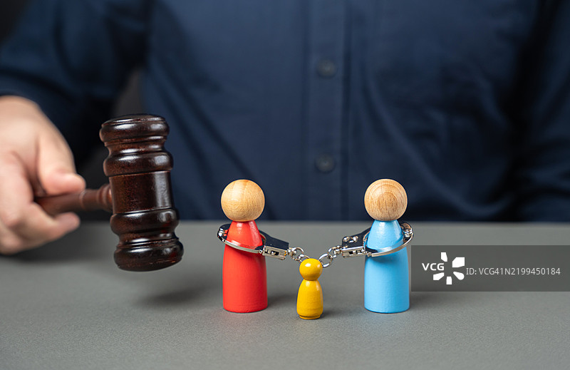 离婚和子女监护的法庭案件 家庭问题 冲突解决图片素材