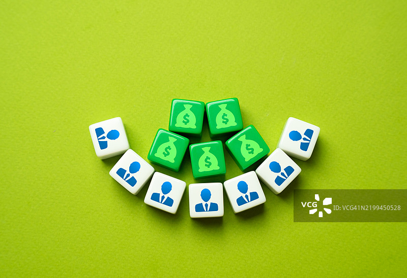 为项目筹集资金 吸引利润 商务团队获得利润图片素材