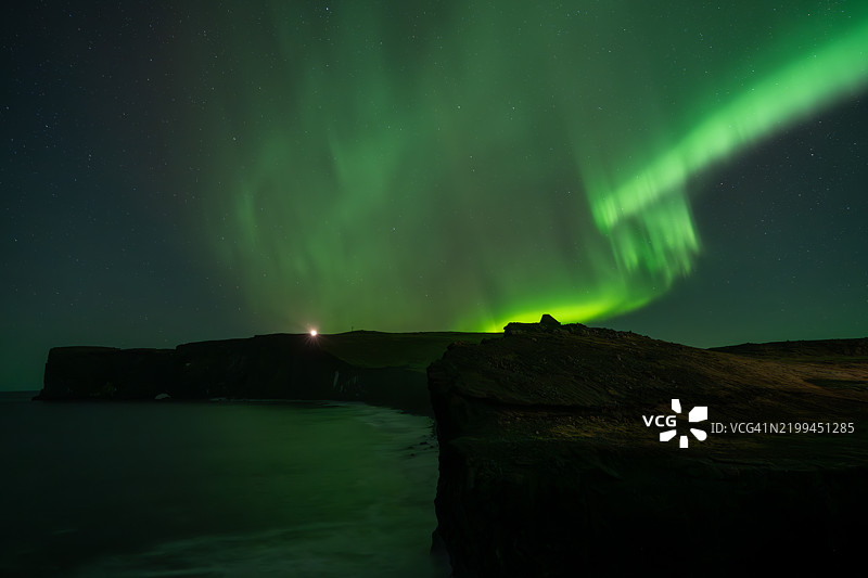 夜晚海面与天空的美丽景色图片素材