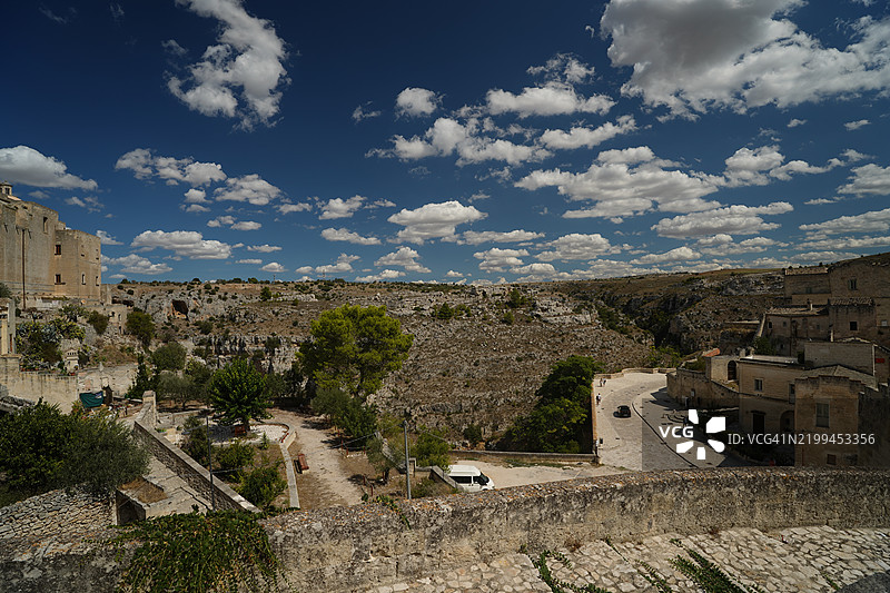 高角度俯瞰城镇风景与天空图片素材