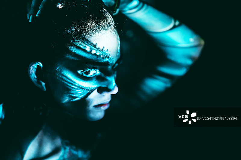 未来主义风格的人类肖像图片素材