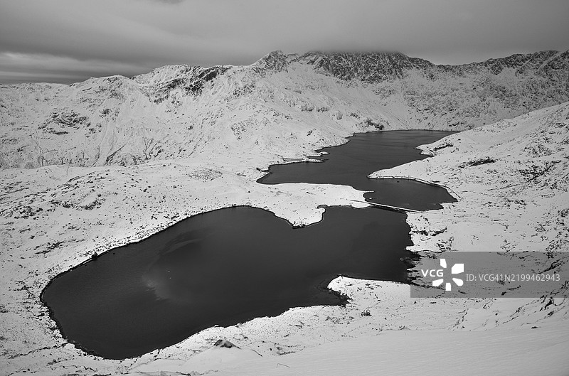 雪山与天空的美丽景色图片素材