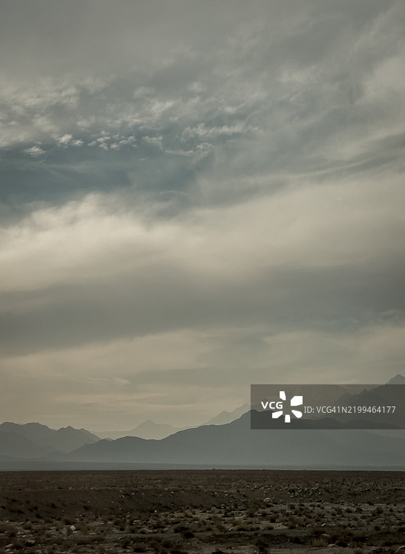 伊朗天空下的风景如画的景观图片素材