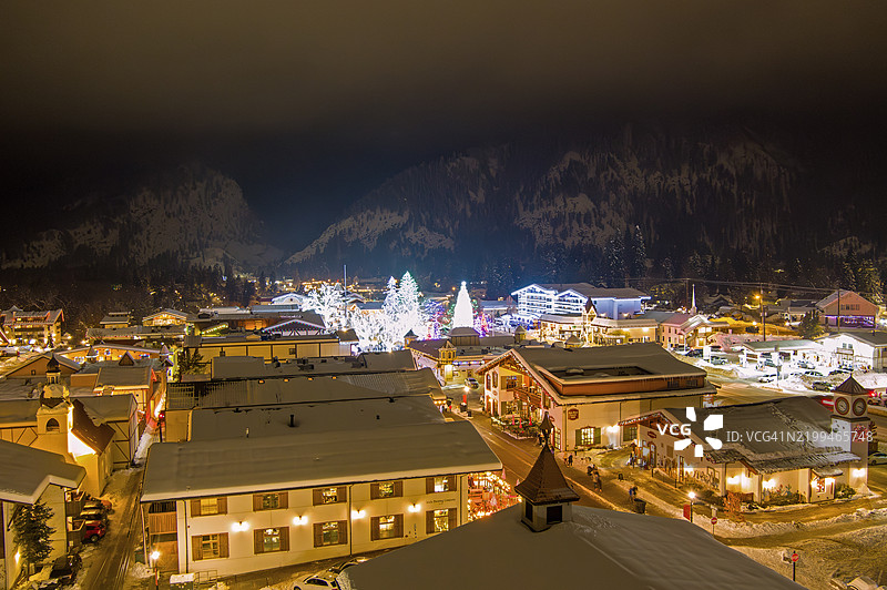 夜间高角度俯瞰华盛顿州切兰县的灯光建筑， 美国图片素材