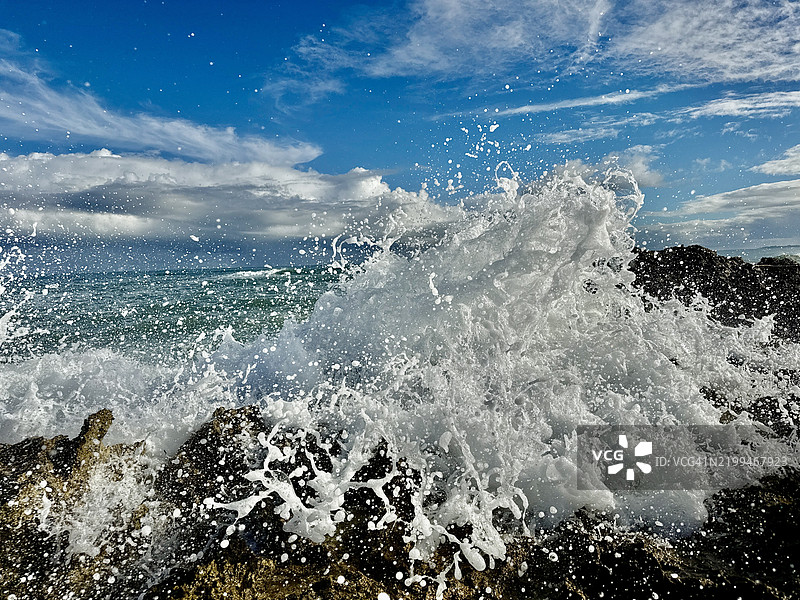 海洋与天空的美丽景色，圣菲利佩·德·普埃尔托·普拉塔，多米尼加共和国普拉塔港图片素材