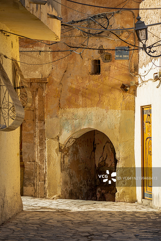 在加夫萨的街道上漫步图片素材