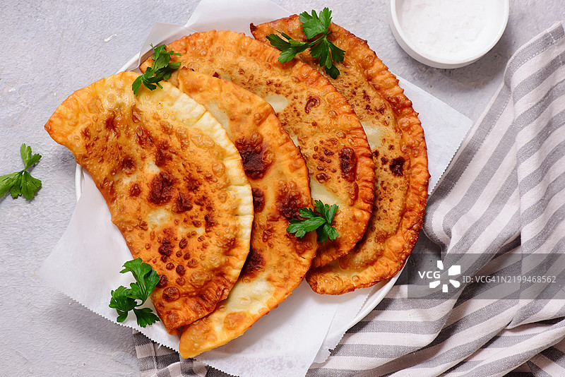 高角度视图的餐盘食物在桌子上，乌克兰图片素材