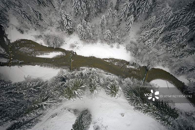 吉森巴赫，冬季，雪覆盖的树木，无地平线的无人机拍摄，基费斯费尔登，上巴伐利亚，巴伐利亚，德国，欧洲图片素材