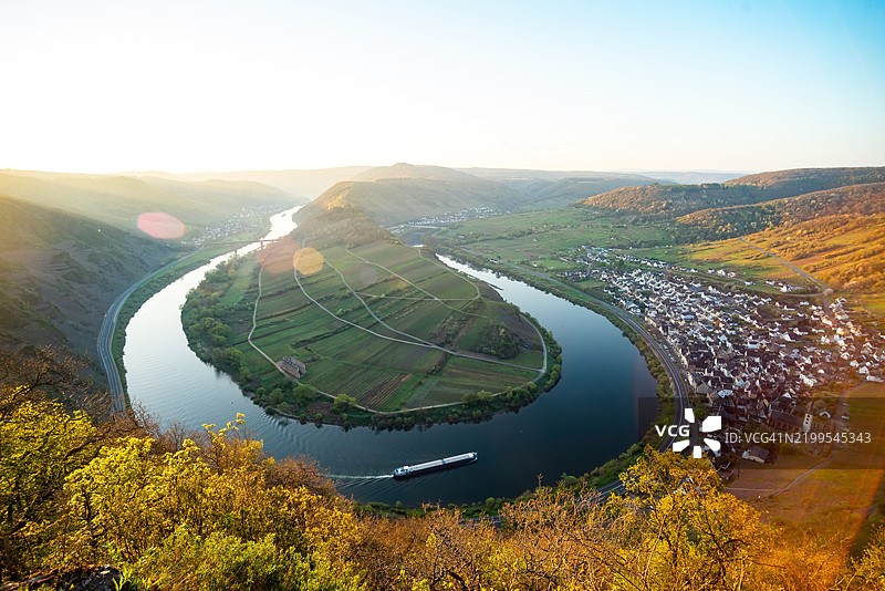 夏季的萨尔河弯图片素材