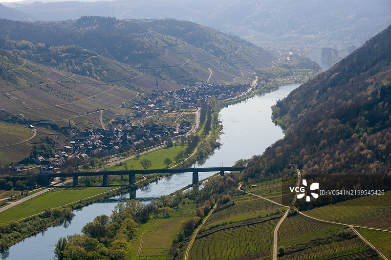 夏季的萨尔河弯图片素材