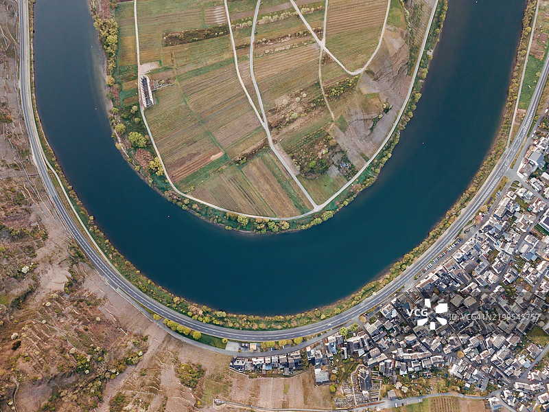 夏季的萨尔河弯图片素材