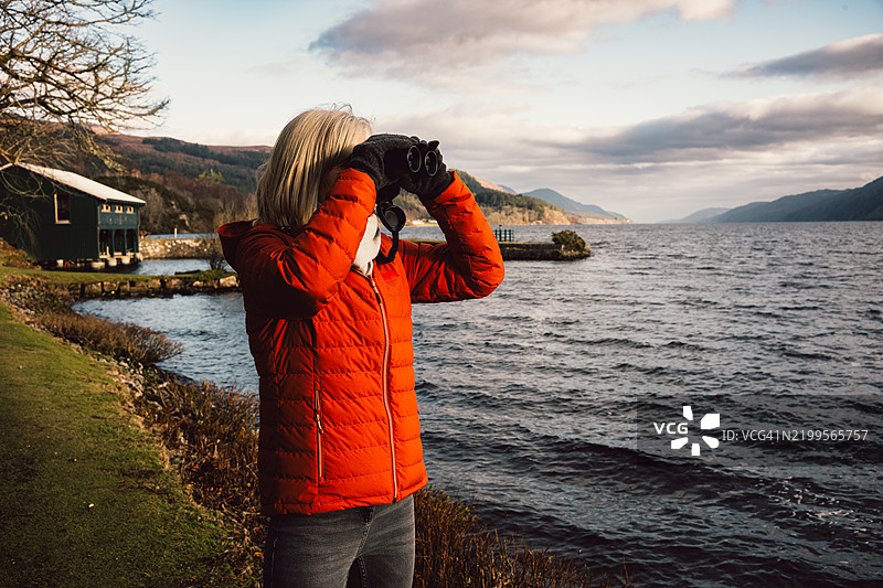 苏格兰奥古斯都堡的尼斯湖，只有我一个人图片素材