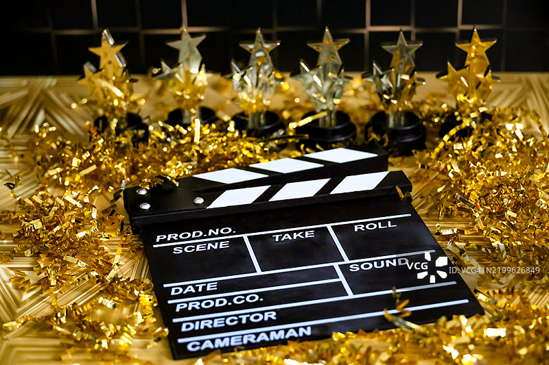 电影拍摄板和金星奖奖杯图片素材