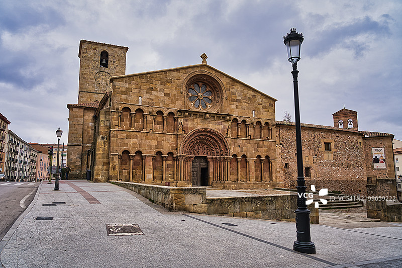 西班牙索里亚的圣多明戈教堂图片素材