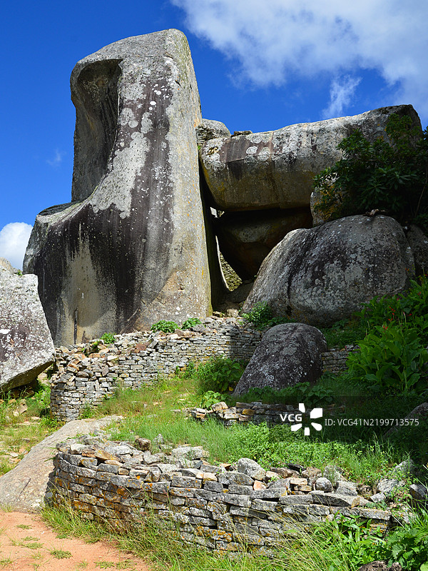 大津巴布韦国家公园的山丘综合体宫殿中的大型石质巨石图片素材