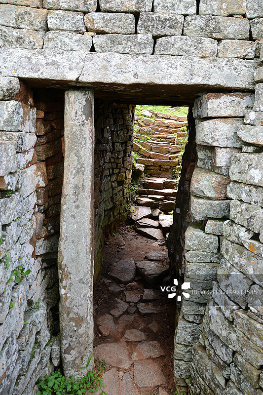 大津巴布韦国家公园的山丘综合体宫殿的石门图片素材