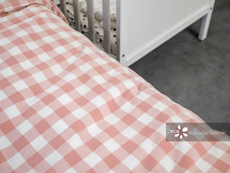 红白格子床单 经典乡村风格图片素材