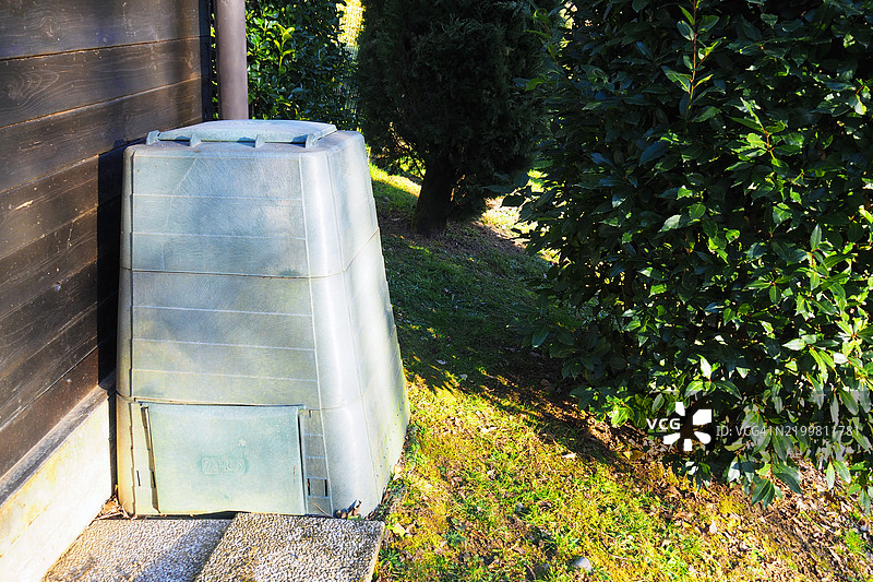 绿色有机废物容器图片素材