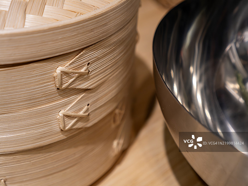 竹蒸锅：传统与现代厨房用品的结合图片素材