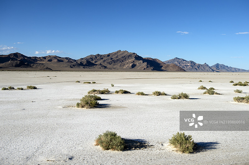 犹他州博内维尔盐滩的阳光明媚的一天图片素材