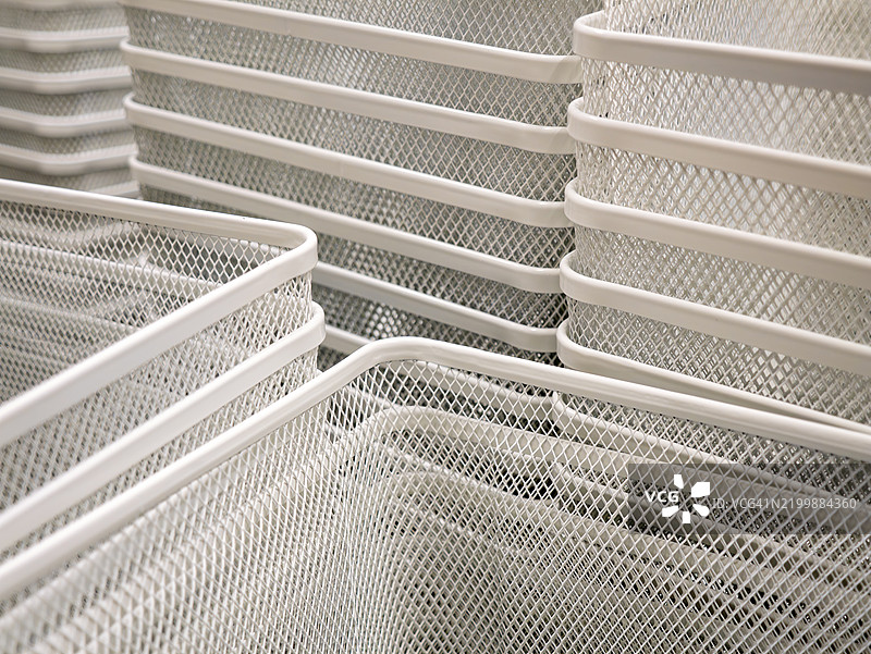 金属网状储物篮 现代化的整理解决方案图片素材